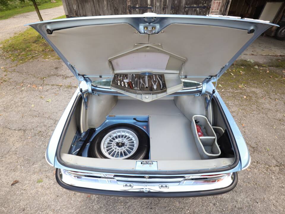 Image 36/73 of BMW 3.0 CSi (1973)