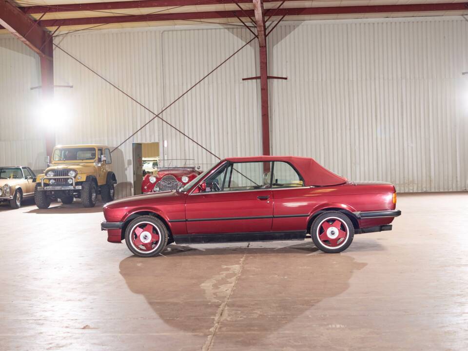 Image 2/45 of BMW 320i (1990)