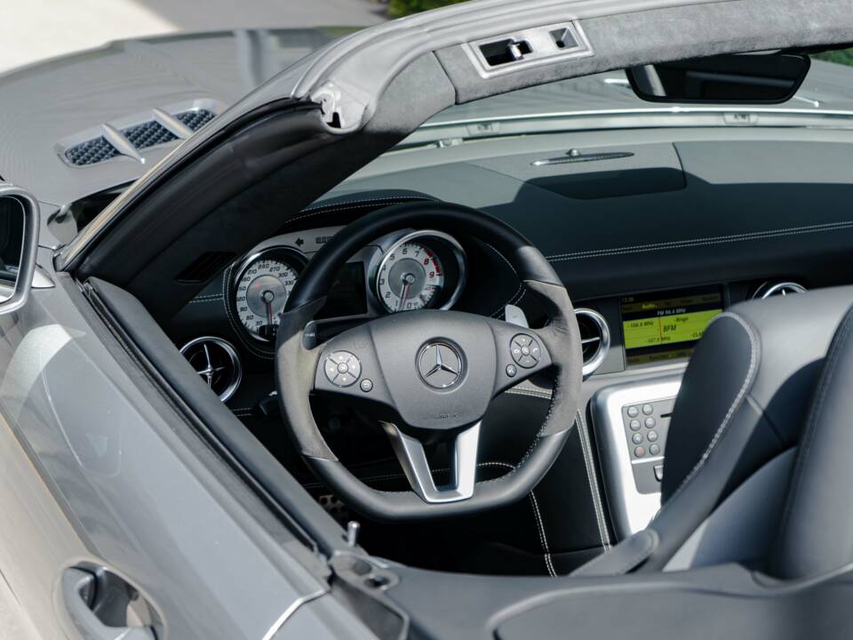 Image 11/21 of Mercedes-Benz SLS AMG Roadster (2012)