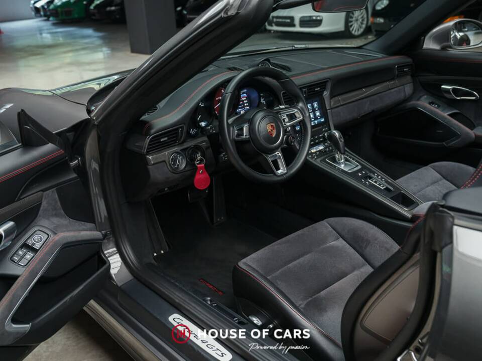 Image 16/25 of Porsche 911 Carrera 4 GTS (2017)