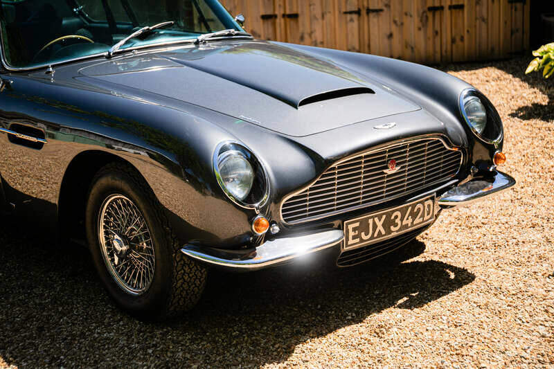 Afbeelding 12/47 van Aston Martin DB 6 Vantage (1966)