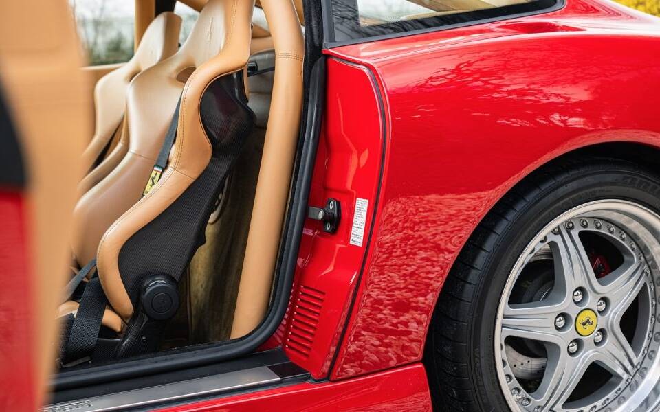 Bild 38/49 von Ferrari 550 Maranello (2000)