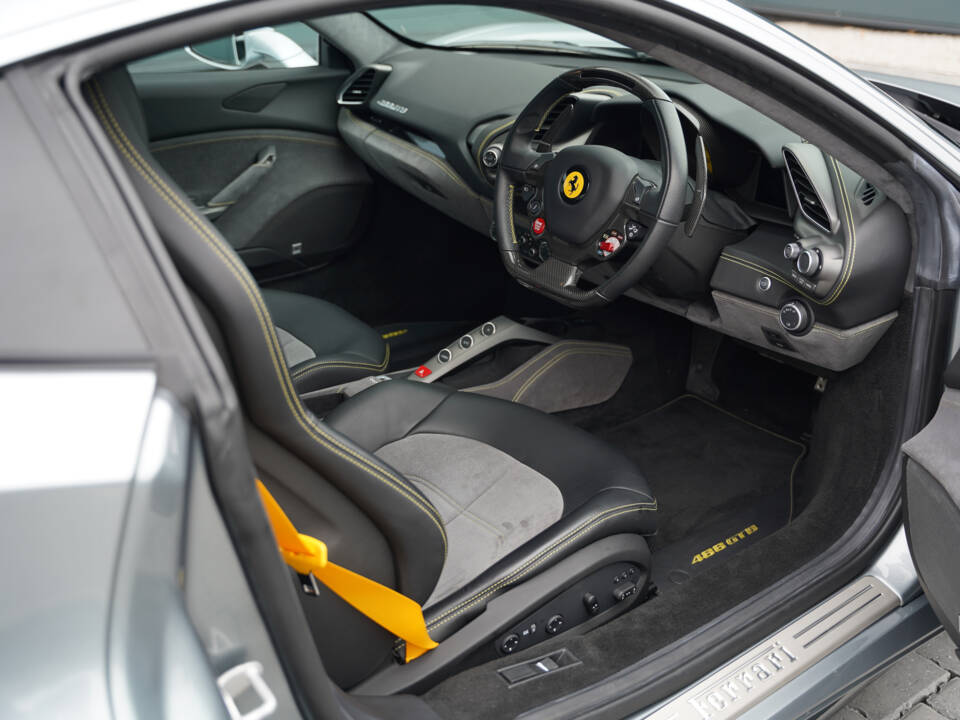 Image 12/50 de Ferrari 488 GTB (2019)