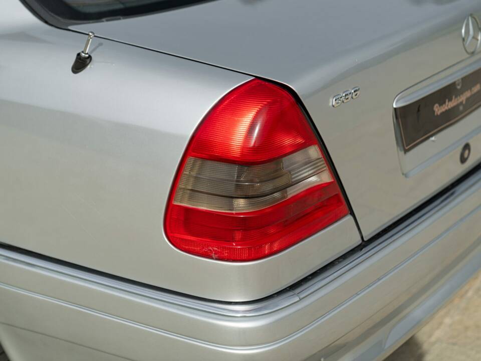 Image 24/50 of Mercedes-Benz C 36 AMG (1995)