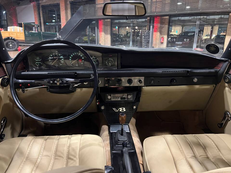 Image 18/28 of Rover 3500 S (1974)