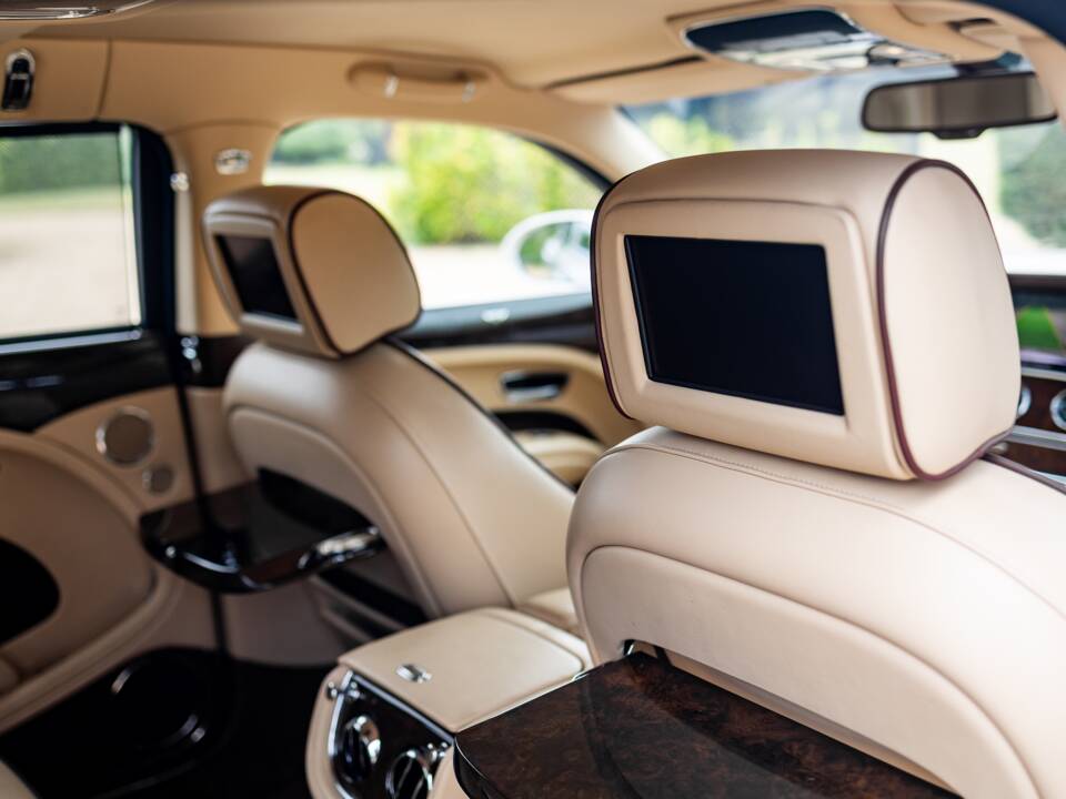 Immagine 45/50 di Bentley Mulsanne (2011)