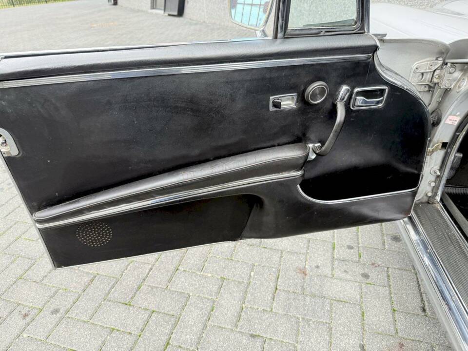 Image 16/35 de Mercedes-Benz 280 SE 3,5 (1970)