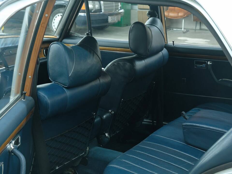 Image 20/50 of Mercedes-Benz 300 SEL 3.5 (1972)