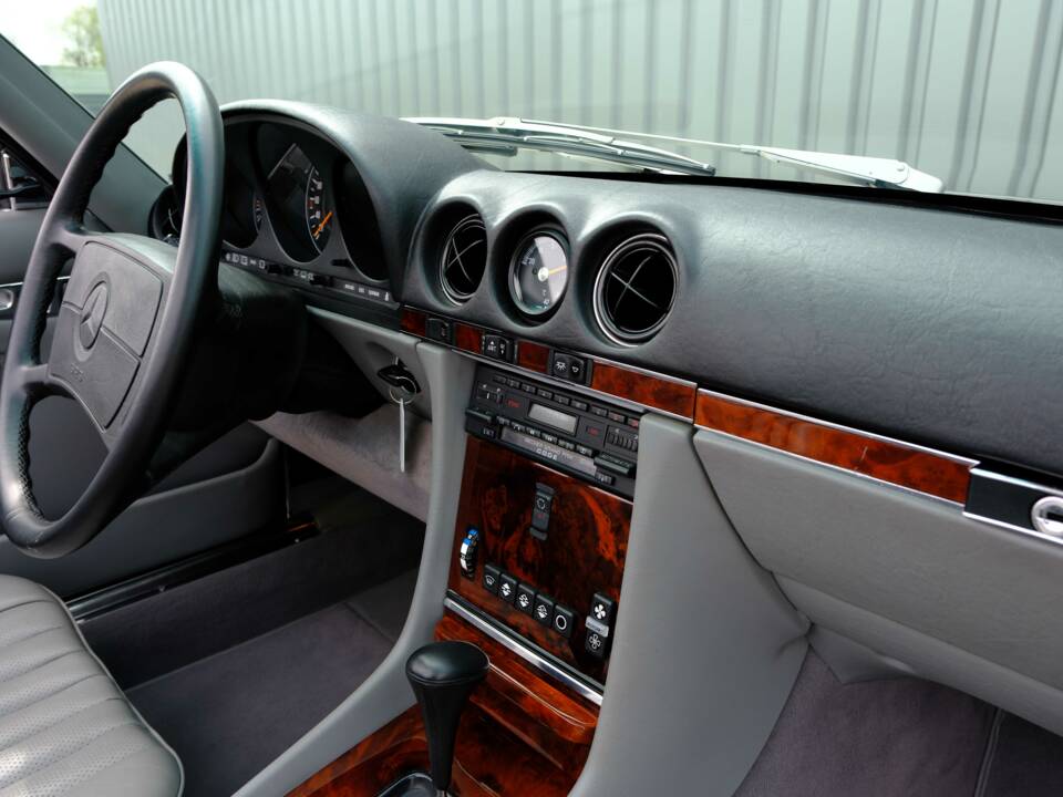 Image 81/97 de Mercedes-Benz 560 SL (1987)