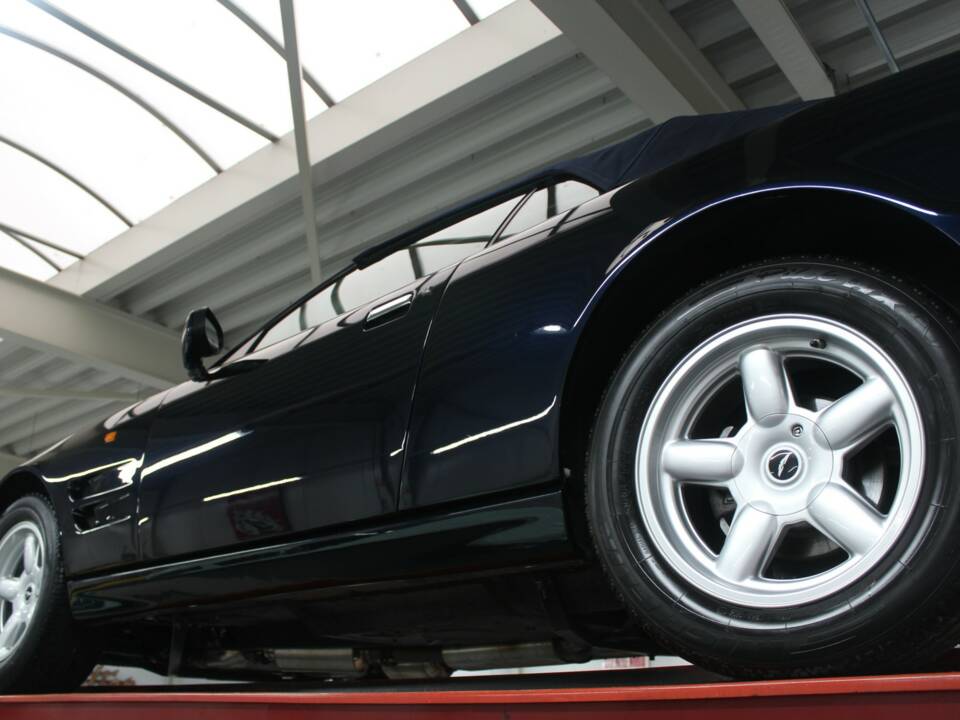 Bild 7/50 von Aston Martin Virage Volante (1994)