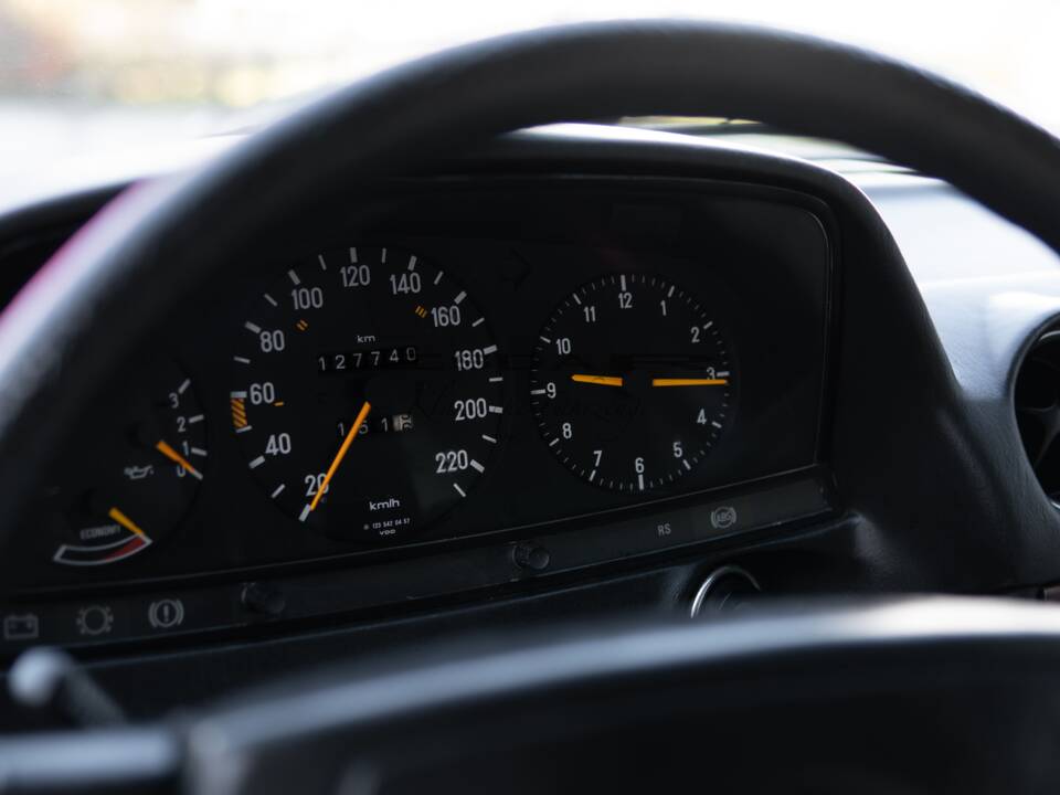Bild 35/36 von Mercedes-Benz 280 TE (1981)
