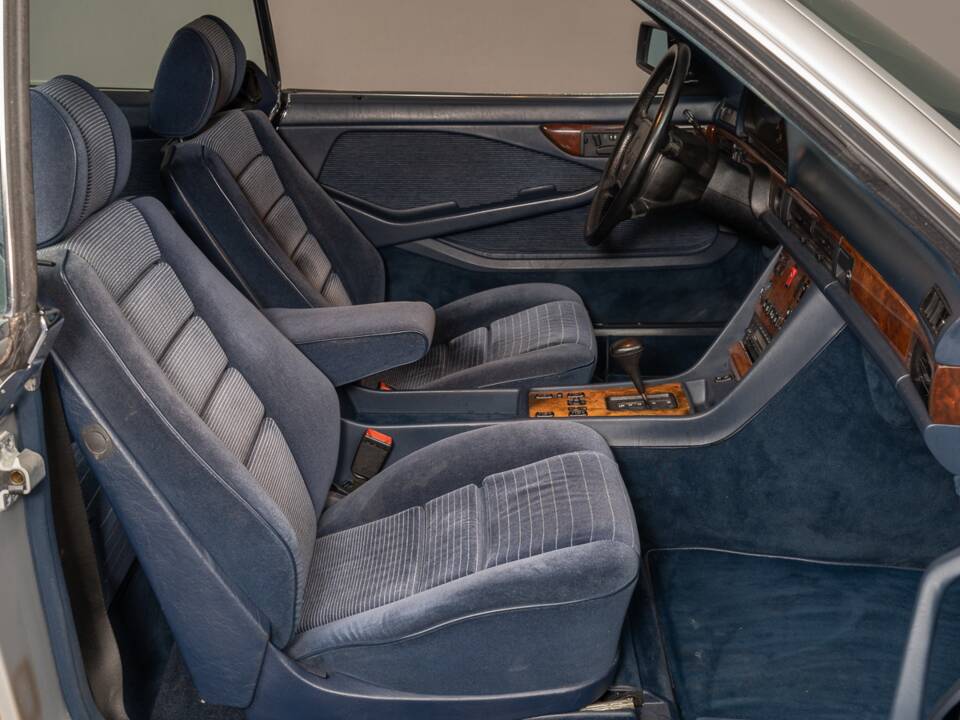 Bild 24/35 von Mercedes-Benz 560 SEC (1988)