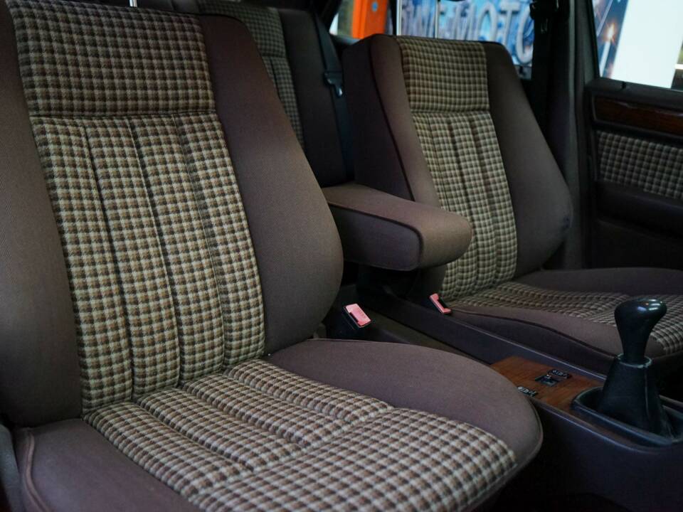 Bild 20/33 von Mercedes-Benz 230 E (1990)