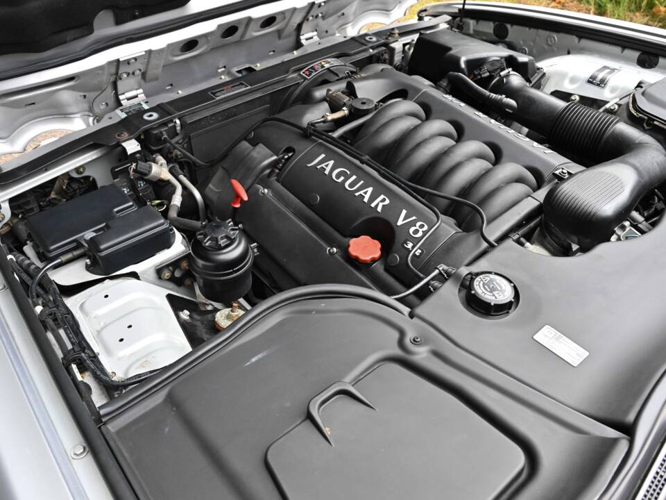 Immagine 5/50 di Jaguar XJ 8 Executive (2002)