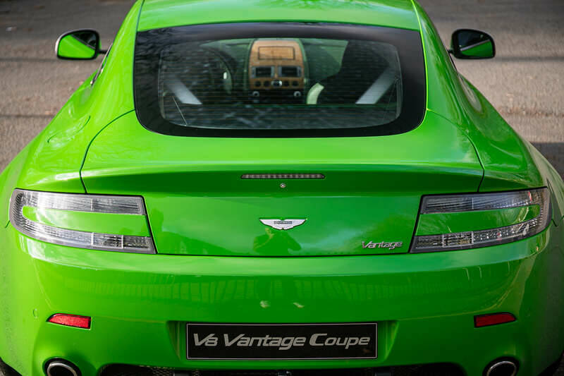 Immagine 33/43 di Aston Martin V8 Vantage (2010)