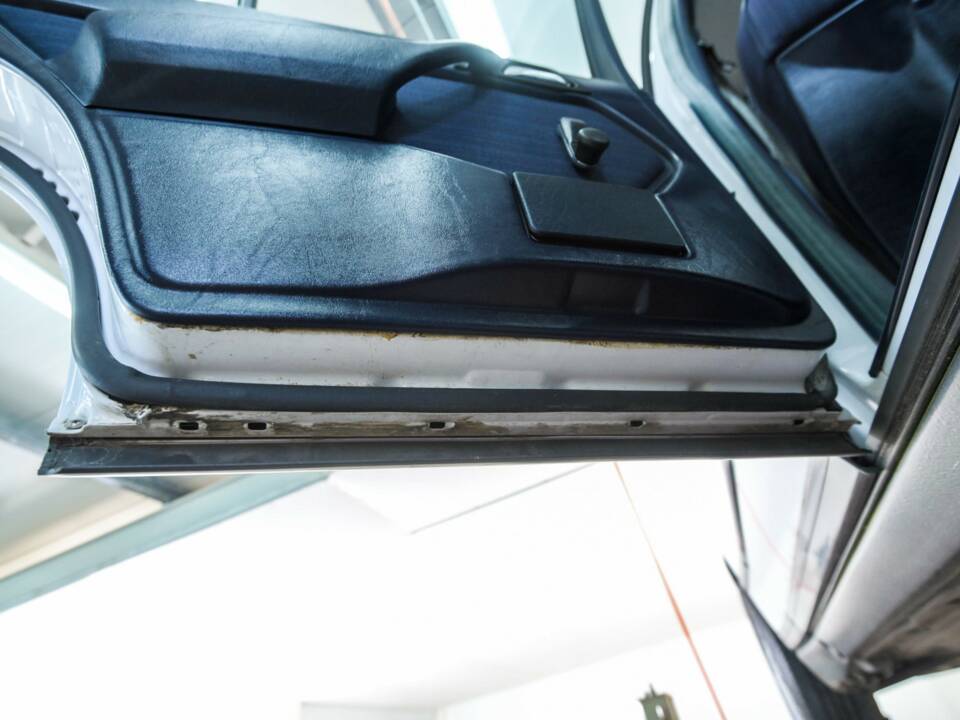 Image 46/50 of Mercedes-Benz 200 (1986)