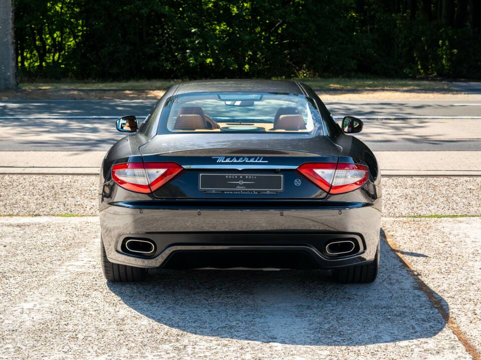 Bild 15/37 von Maserati GranTurismo S (2010)