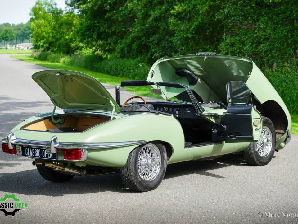 Image 21/60 de Jaguar E-Type (1969)