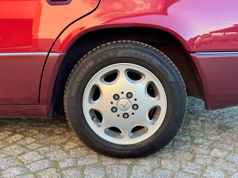 Immagine 8/75 di Mercedes-Benz 230 E (1992)