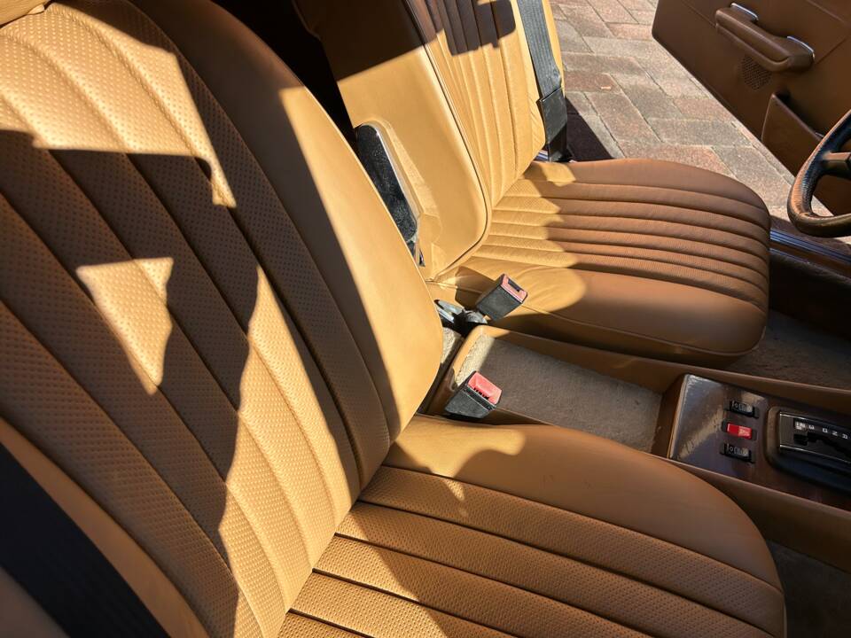 Image 32/51 of Mercedes-Benz 380 SL (1983)