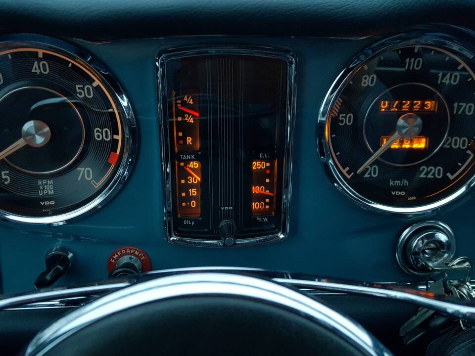 Image 63/63 of Mercedes-Benz 250 SL (1967)