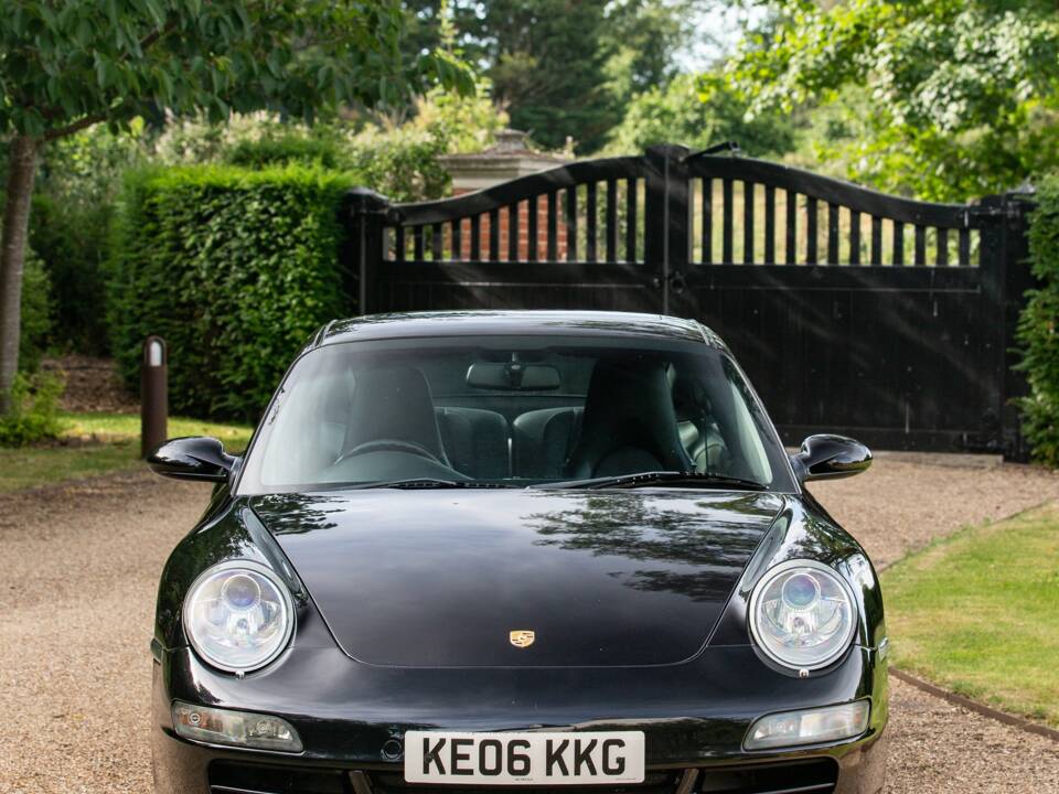 Immagine 33/37 di Porsche 911 Carrera S (2006)