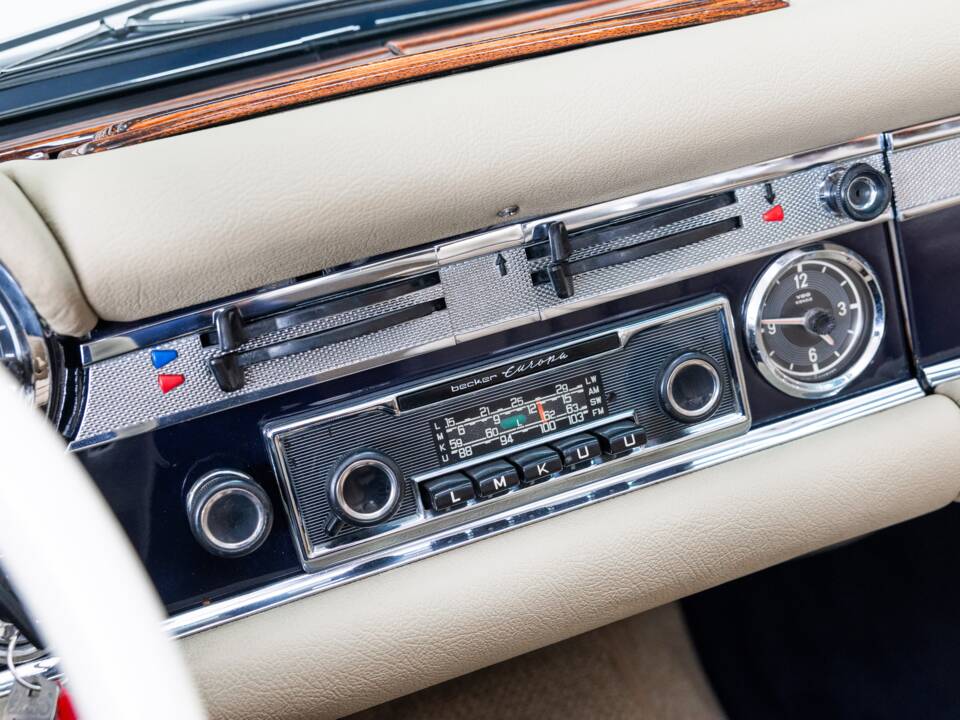 Image 16/40 de Mercedes-Benz 250 SL (1967)