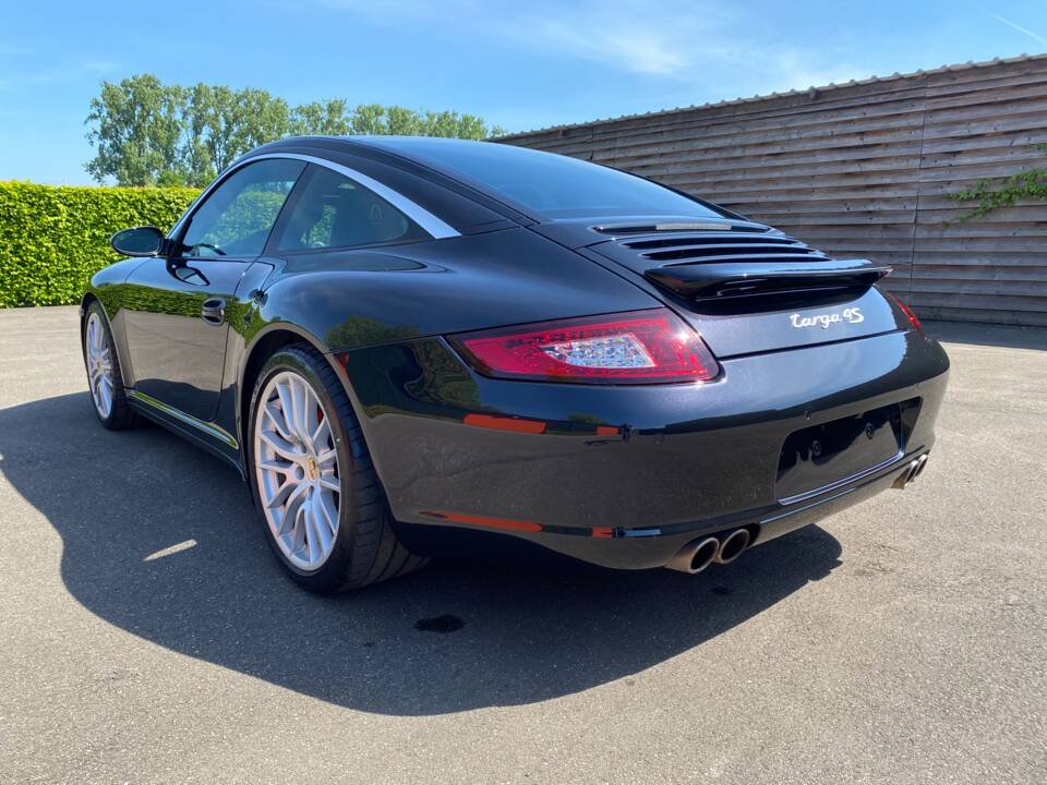 Immagine 5/19 di Porsche 911 Targa 4S (2008)