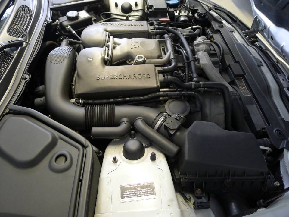 Image 15/39 of Jaguar XKR (2002)
