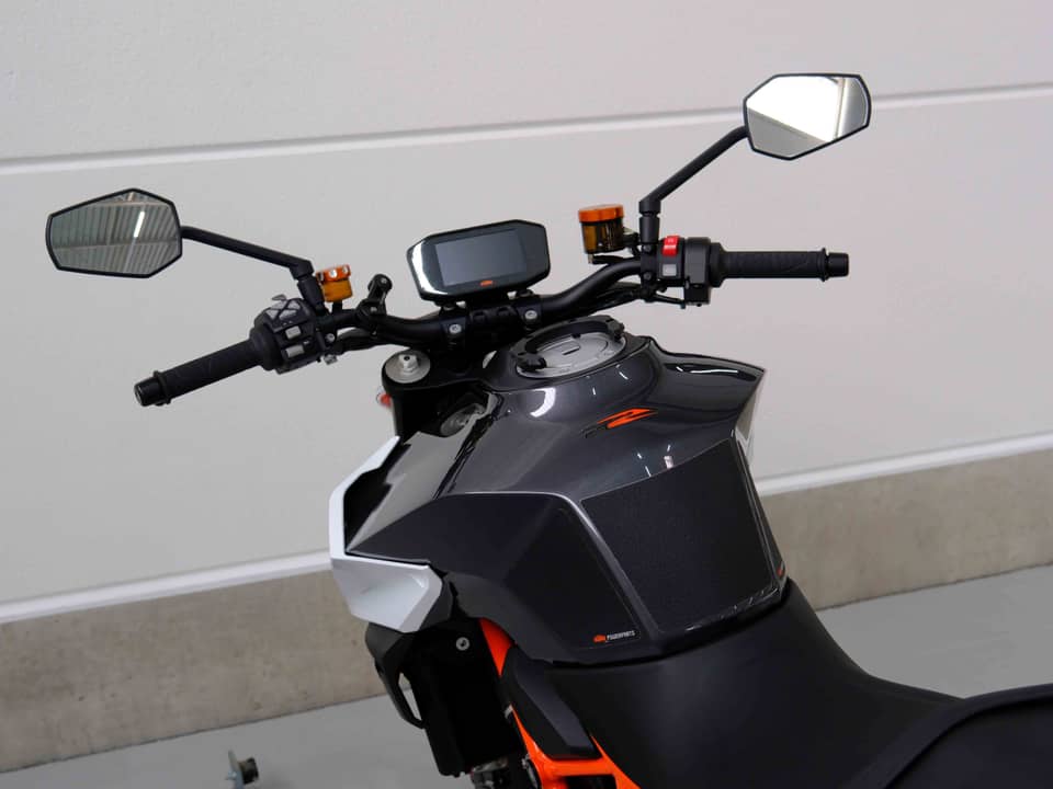 Image 64/83 of KTM 1290 Super Duke R (2018)