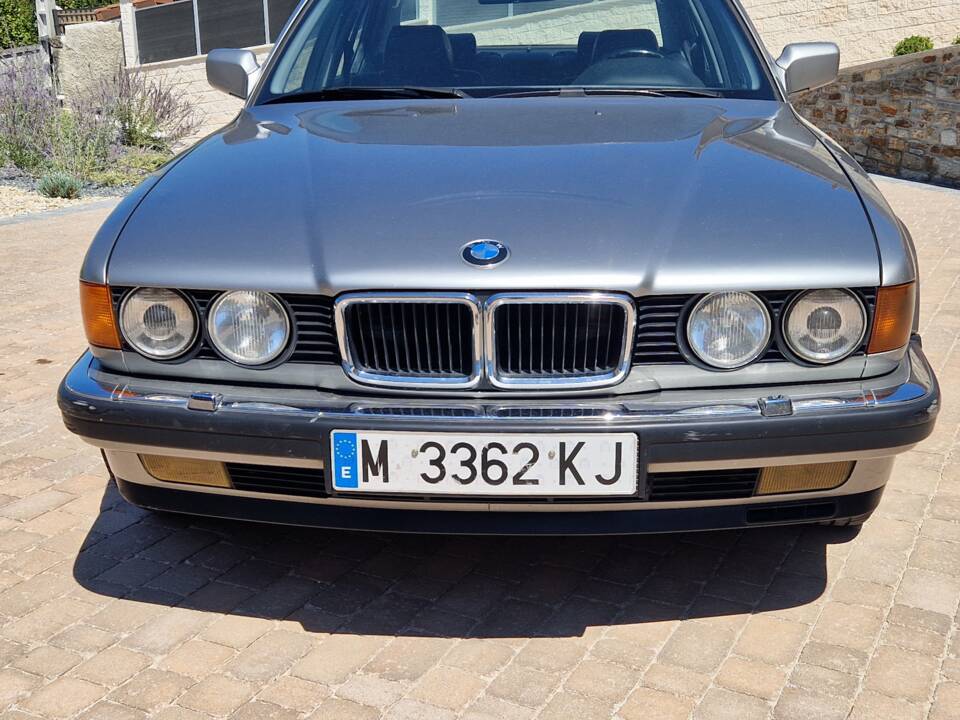 Bild 33/40 von BMW 750iL (1989)