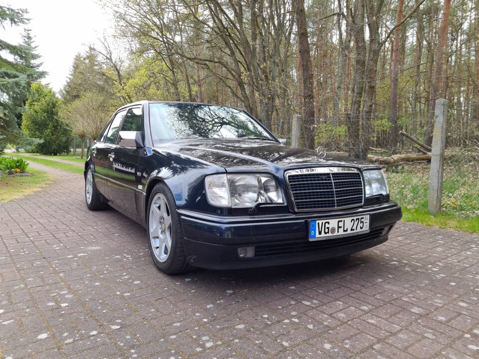 Bild 5/26 von Mercedes-Benz E 500 Limited (1994)