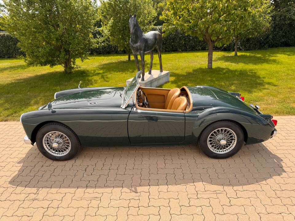 Image 25/79 of MG MGA 1600 (1961)