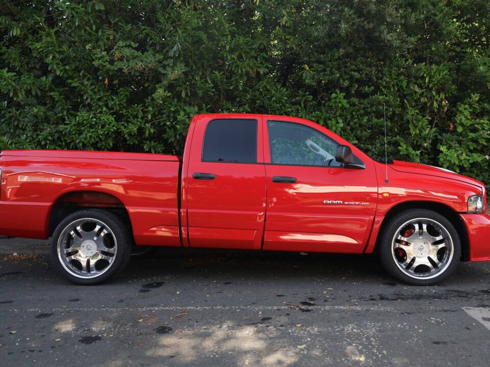 Image 4/82 of Dodge Ram SRT 10 (2005)