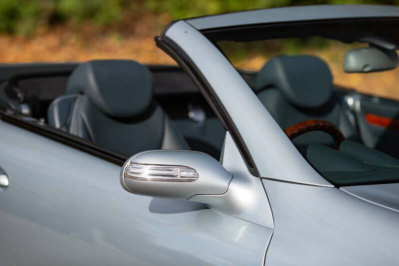 Image 16/50 of Mercedes-Benz SL 500 (2003)
