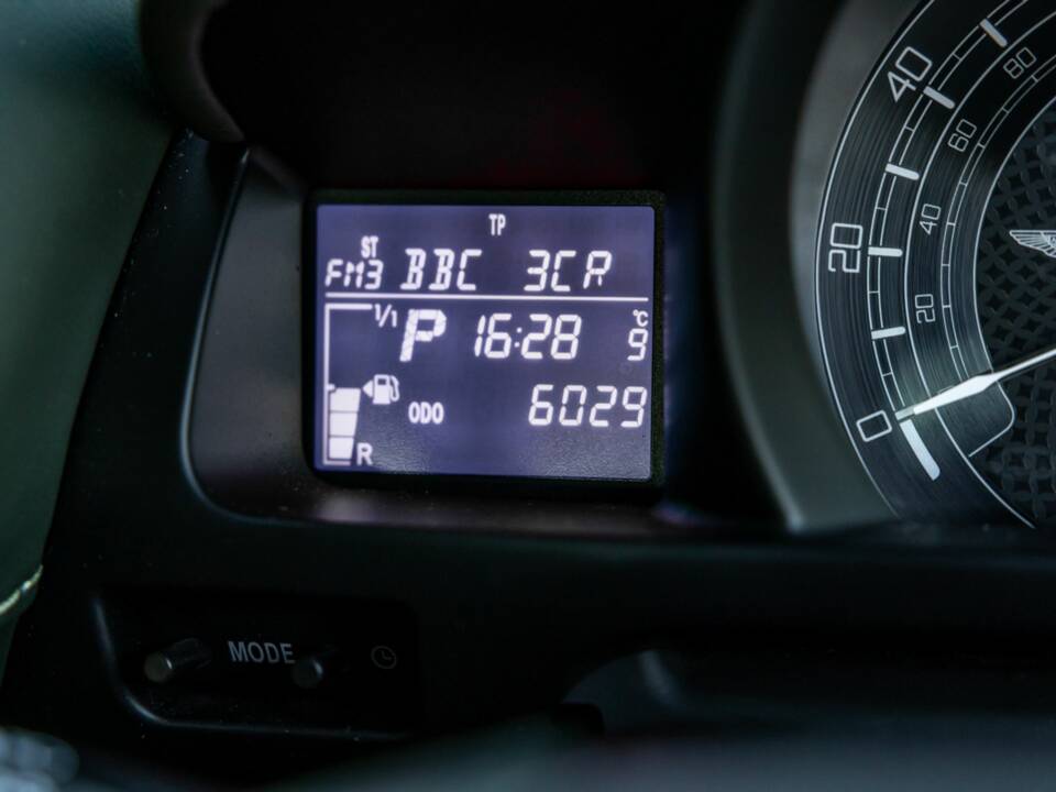 Image 8/50 of Aston Martin Cygnet (2013)