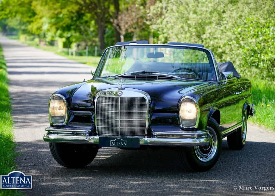 Image 6/52 de Mercedes-Benz 220 SE b (1963)