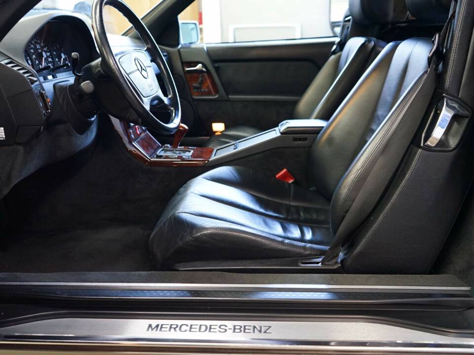 Image 31/42 of Mercedes-Benz 500 SL (1992)