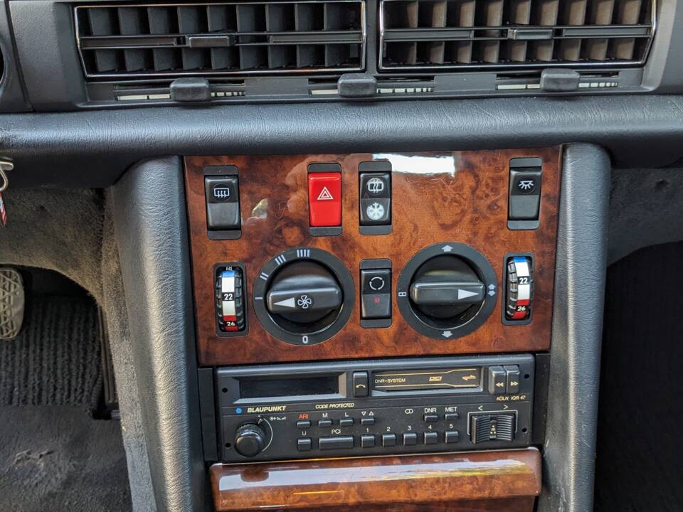 Image 19/29 of Mercedes-Benz 500 SEL (1990)