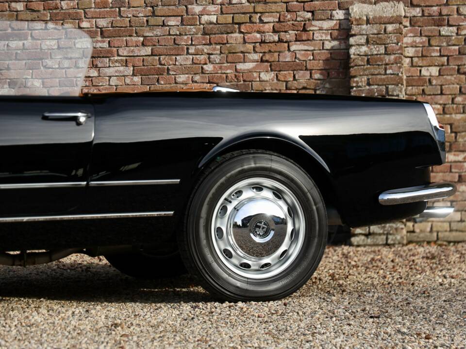 Bild 39/50 von Alfa Romeo 2000 Spider (1961)