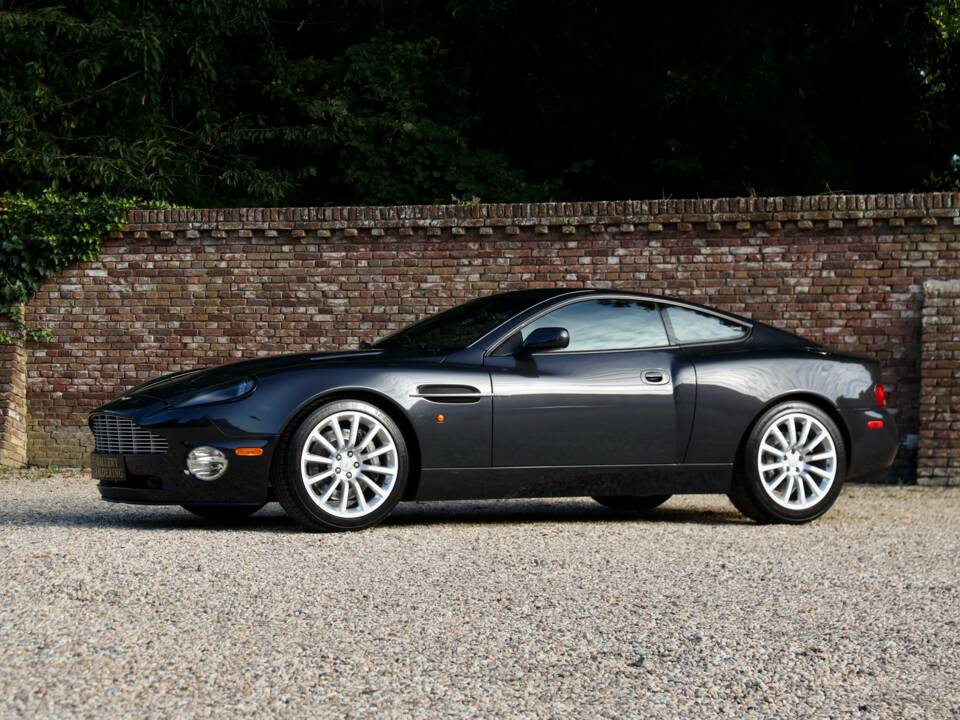 Image 25/50 of Aston Martin V12 Vanquish (2003)