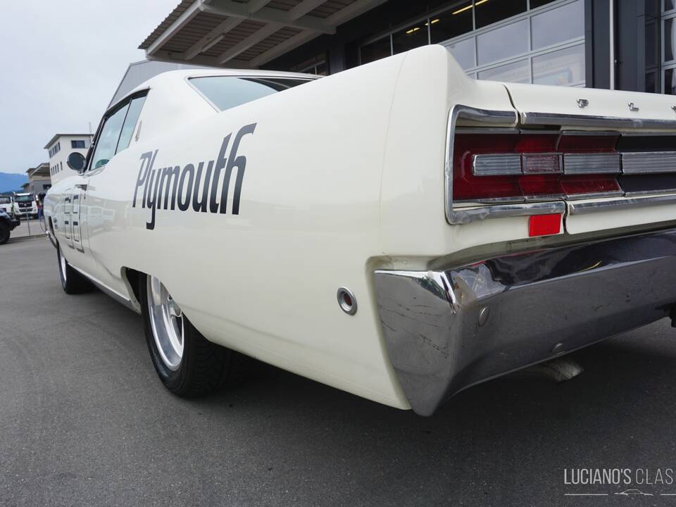 Image 24/65 de Plymouth Sport Fury (1968)