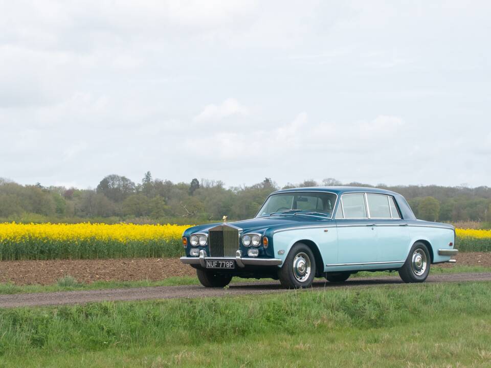 Image 30/50 of Rolls-Royce Silver Shadow I (1976)