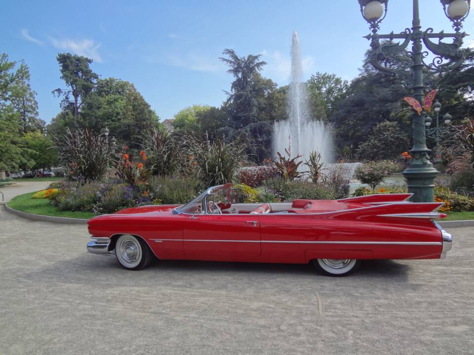 Image 4/4 of Cadillac DeVille Convertible (1959)