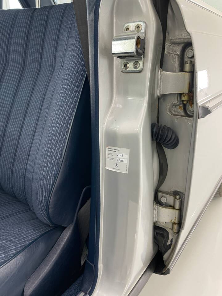 Bild 16/32 von Mercedes-Benz 300 D (1983)