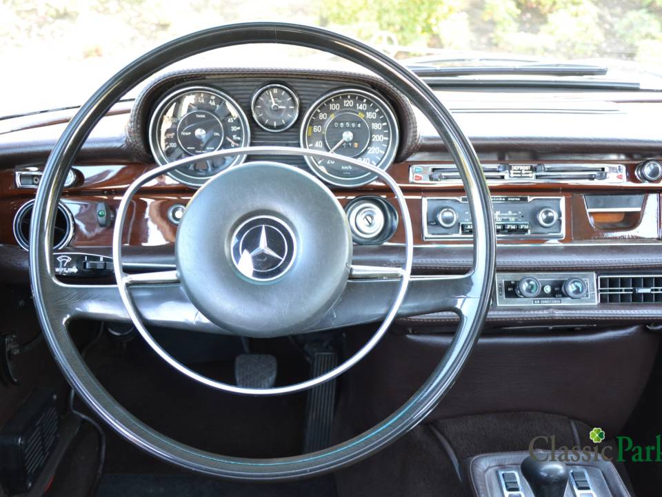 Immagine 27/50 di Mercedes-Benz 280 SE 4,5 (1972)