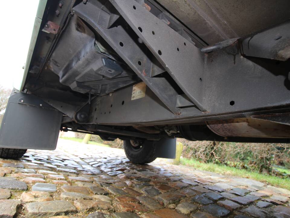 Bild 14/24 von Land Rover Defender 110 Heritage (2015)