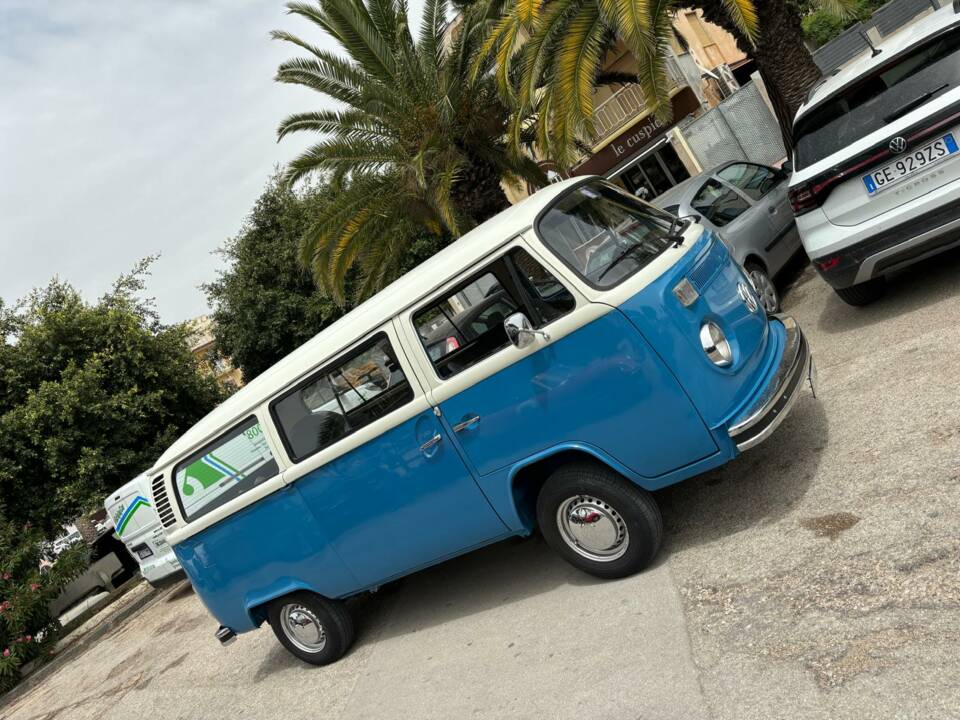 Imagen 2/21 de Volkswagen T2a minibus L (1971)