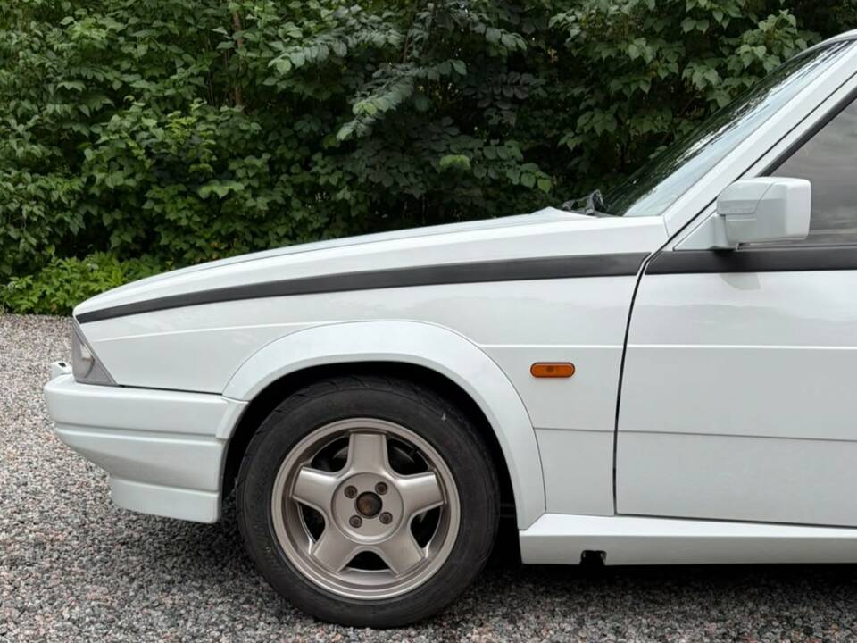 Image 8/8 of Alfa Romeo 75 2.0 TD (1986)