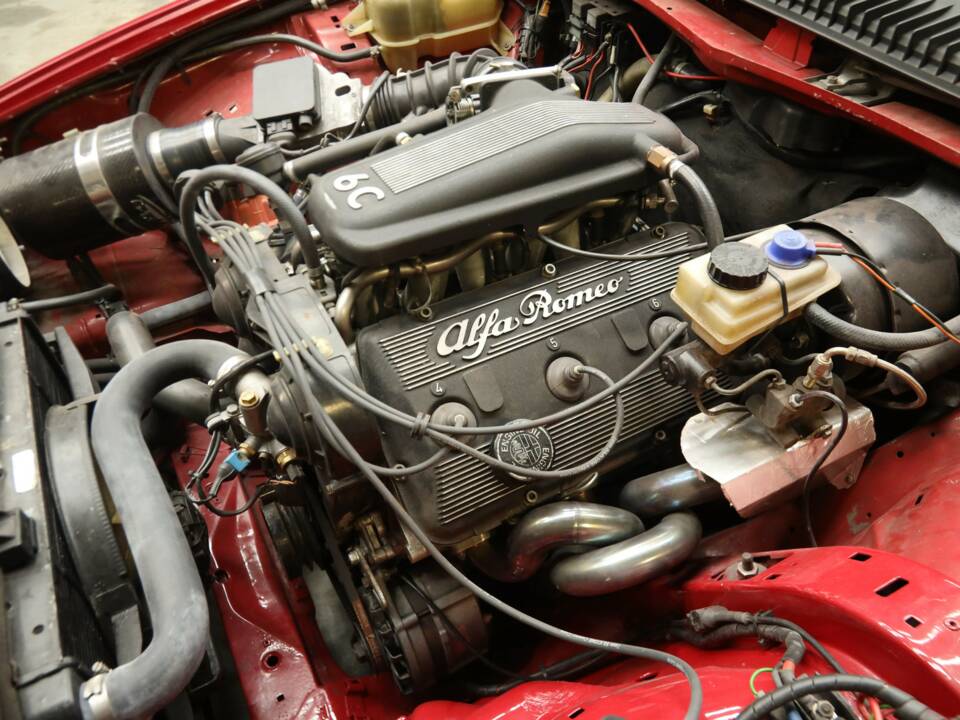 Image 10/50 de Alfa Romeo 75 3.0 V6 QV (1990)